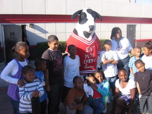 Mascot and Ingram-Pye Elementary Students